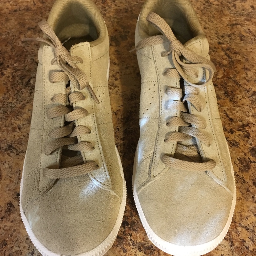 NWOT Men’s Nike Tan Suede Tennis Sneakers Sz 9